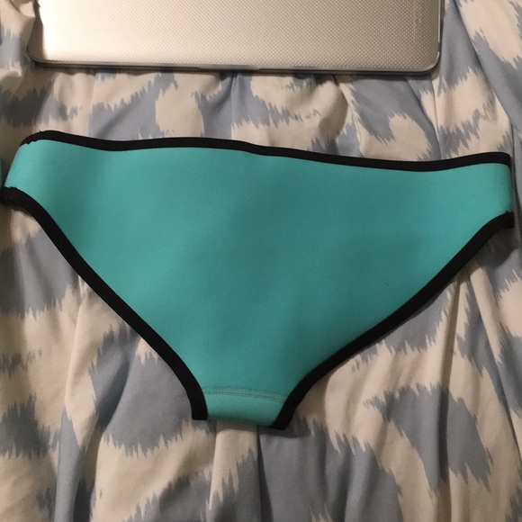 Aqua triangl bikini set. Barely worn - Picture 4 of 8